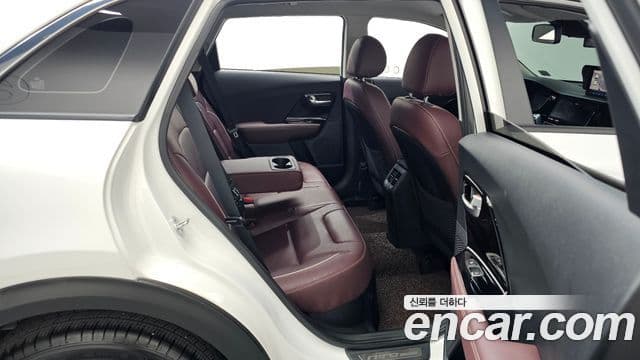 Kia Niro 2020 — ფოტო 11/20