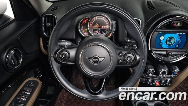 Mini Cooper D Countryman 2020 — ფოტო 13/20