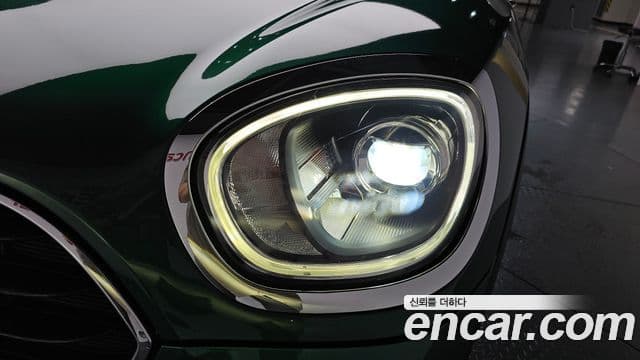 Mini Cooper D Countryman 2020 — ფოტო 17/20