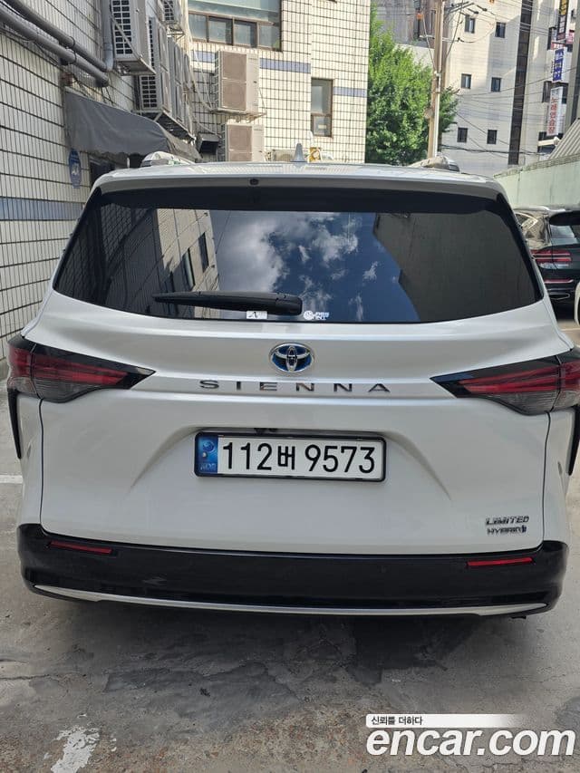 Toyota Sienna 2022 — Şəkil 6/10