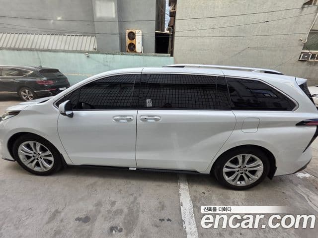 Toyota Sienna 2022 — Şəkil 1/10