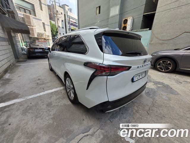 Toyota Sienna 2022 — Şəkil 7/10