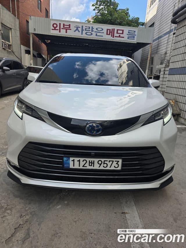 Toyota Sienna 2022 — Şəkil 9/10