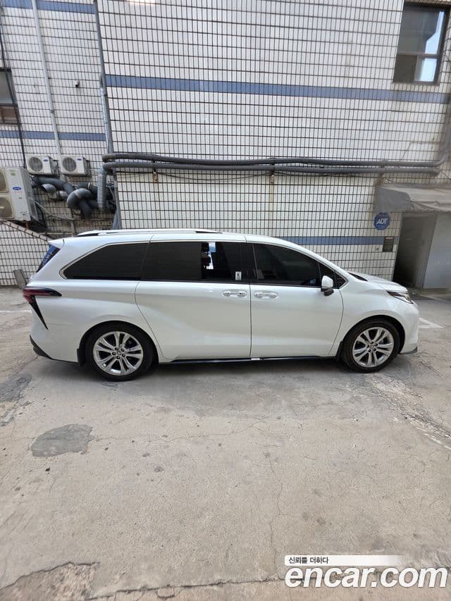 Toyota Sienna 2022 — Şəkil 10/10