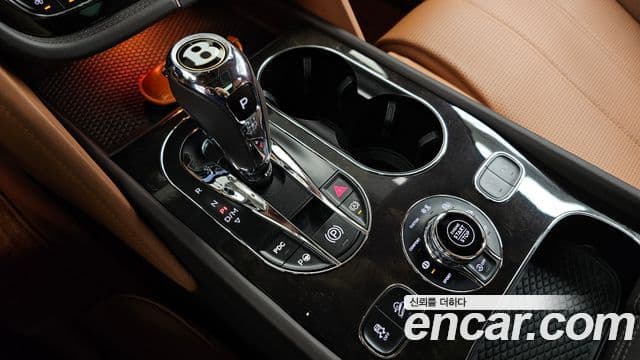 Bentley Bentayga 2019 — фото 9 из 20