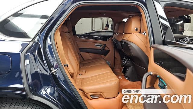 Bentley Bentayga 2019 — Şəkil 12/20