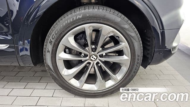 Bentley Bentayga 2019 — Photo 21/38