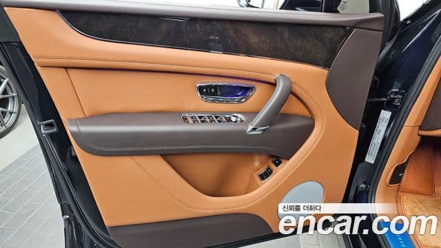 Bentley Bentayga 2019 — Photo 24/38
