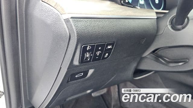 Kia K5 2021 — ფოტო 17/20