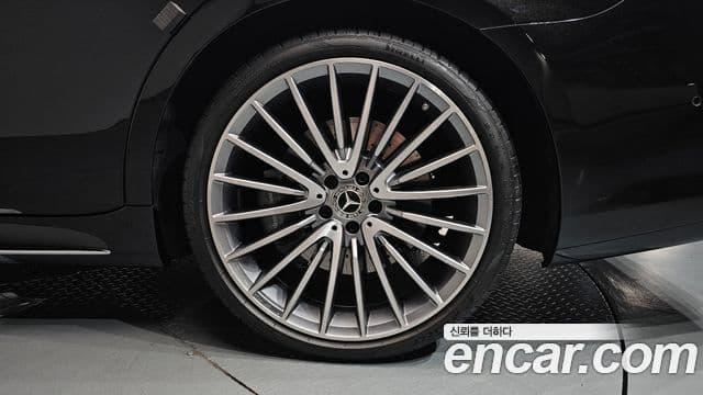 Mercedes-Benz S-Class 2024 — Photo 20/40