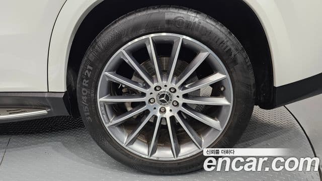 Mercedes-Benz GLE-Class 2023 — Photo 13/34