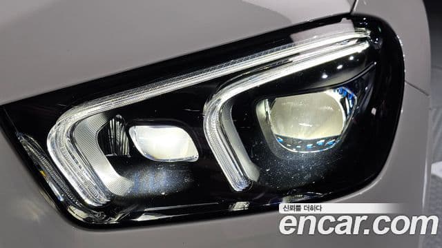 Mercedes-Benz GLE-Class 2023 — Photo 3/34