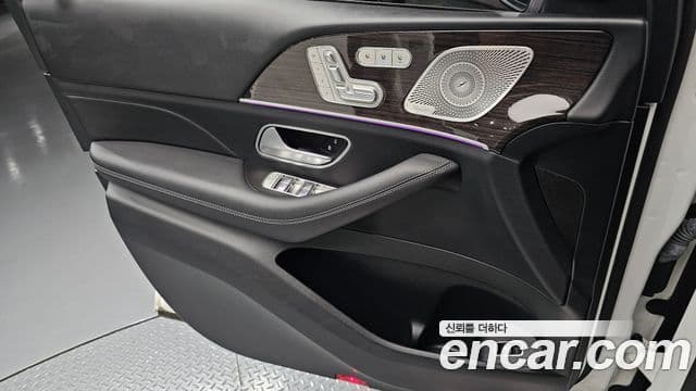 Mercedes-Benz GLE-Class 2023 — Photo 19/34