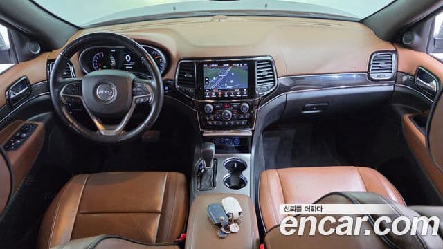 Jeep Grand Cherokee 2021 — ფოტო 7/20