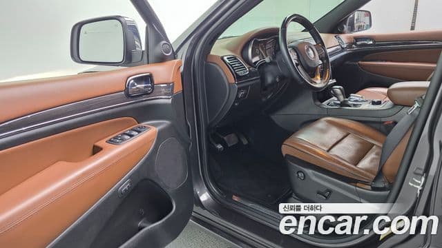 Jeep Grand Cherokee 2021 — ფოტო 10/20