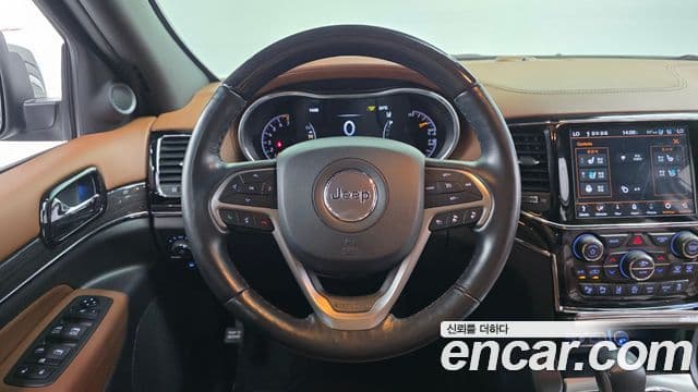 Jeep Grand Cherokee 2021 — ფოტო 13/20