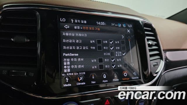 Jeep Grand Cherokee 2021 — ფოტო 16/20