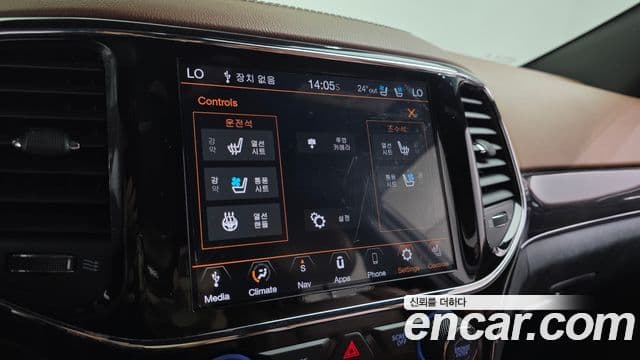 Jeep Grand Cherokee 2021 — ფოტო 17/20