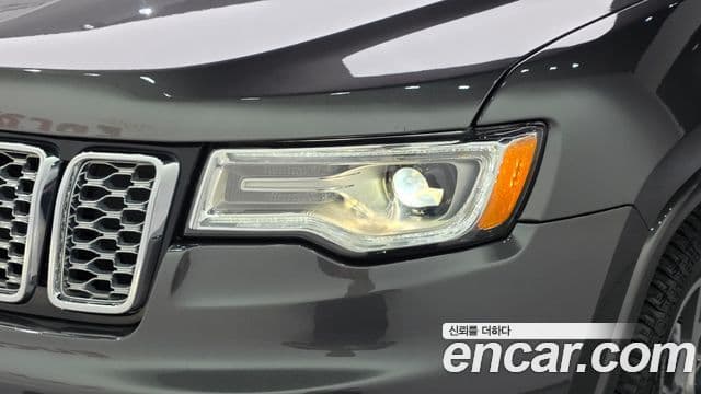 Jeep Grand Cherokee 2021 — Photo 28/31
