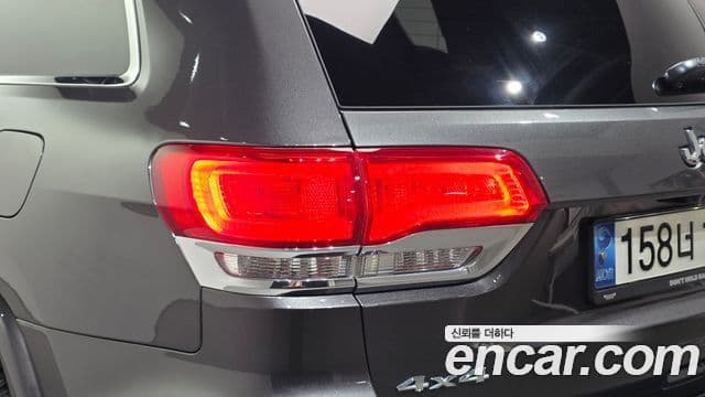 Jeep Grand Cherokee 2021 — Photo 11/31