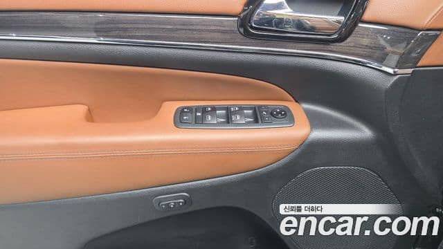 Jeep Grand Cherokee 2021 — Photo 23/31