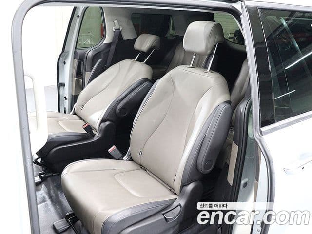Kia Carnival 2024 — Şəkil 16/20