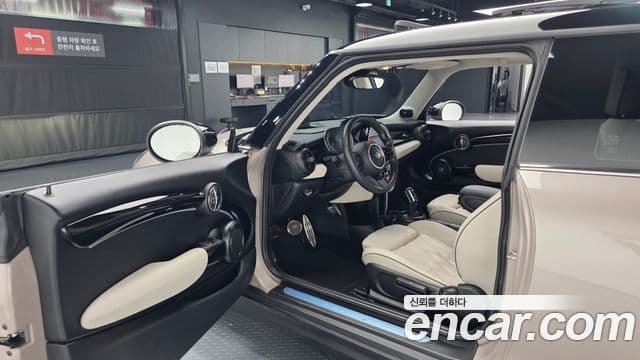 Mini Cooper S 2022 — фото 10 из 20