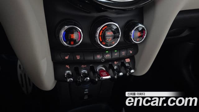 Mini Cooper S 2022 — фото 16 из 20