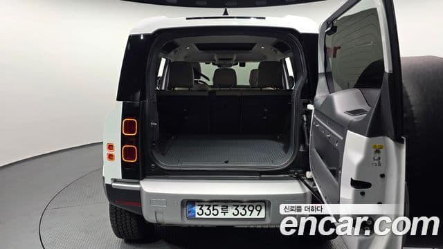 Land Rover Defender 2024 — фото 19 из 20