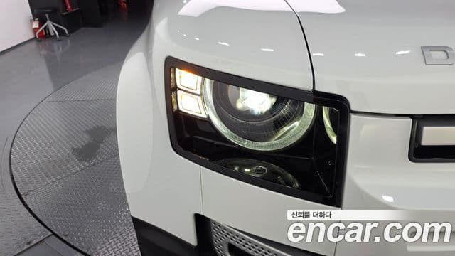 Land Rover Defender 2024 — Photo 28/34
