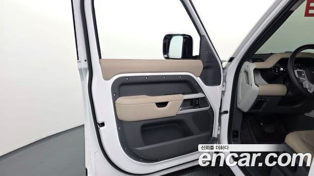 Land Rover Defender 2024 — Photo 20/34