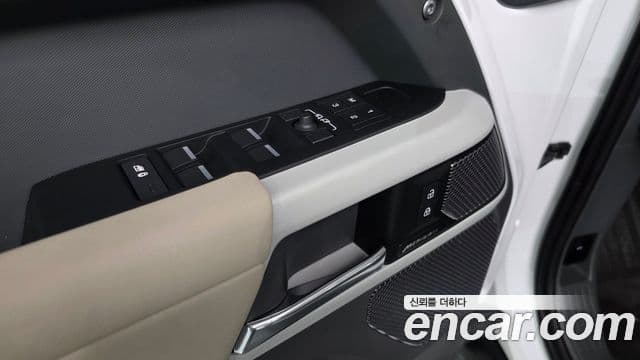Land Rover Defender 2024 — Photo 29/34