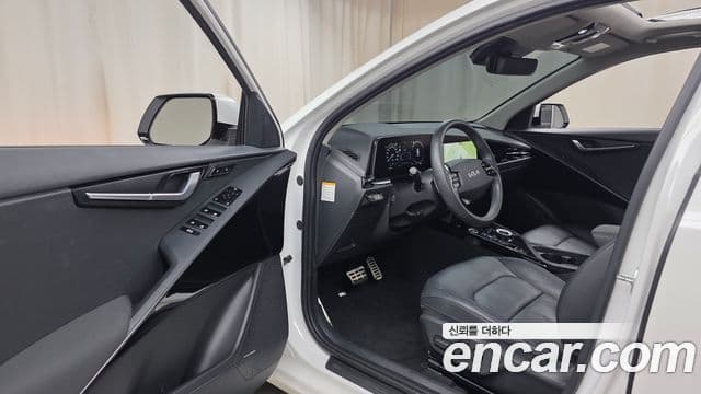 Kia Niro 2022 — ფოტო 10/20