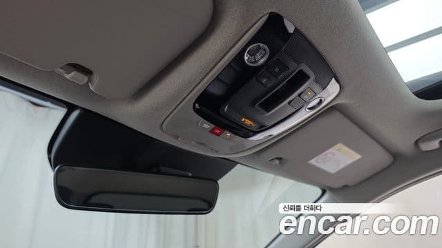 Kia Niro 2022 — ფოტო 17/20