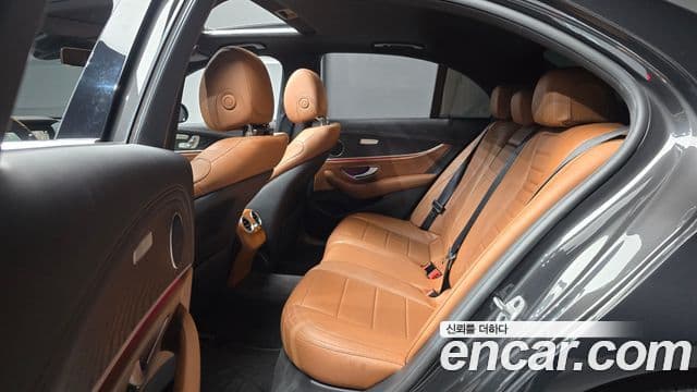 Mercedes-Benz E-Class 2021 — фото 12 из 20