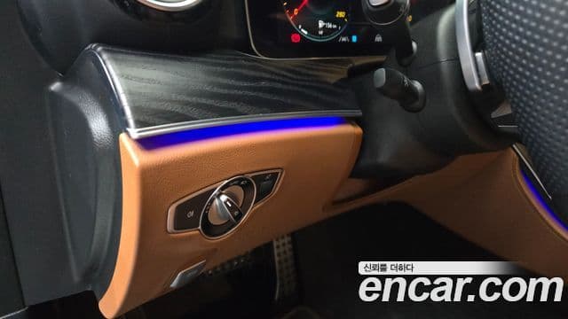 Mercedes-Benz E-Class 2021 — Şəkil 19/20