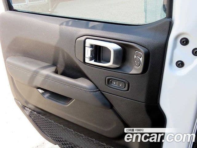 Jeep Wrangler 2023 — Photo 9/18
