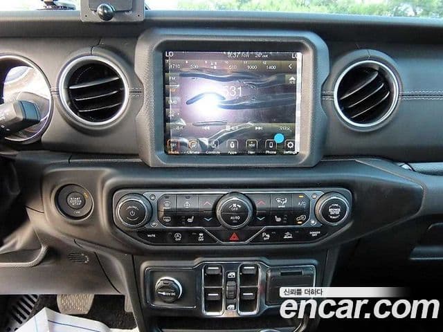 Jeep Wrangler 2023 — Photo 14/18