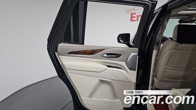 Cadillac Escalade 2022 — Photo 40/45