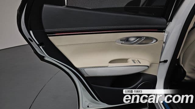 Genesis GV70 2024 — Photo 33/33