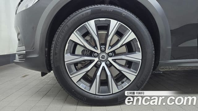 Volvo V90 Cross Country 2023 — ფოტო 5/20