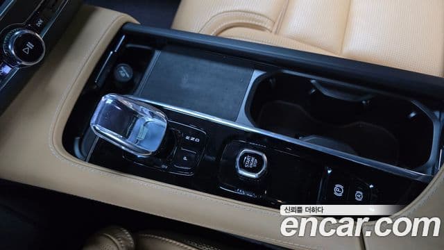 Volvo V90 Cross Country 2023 — фото 9 из 20