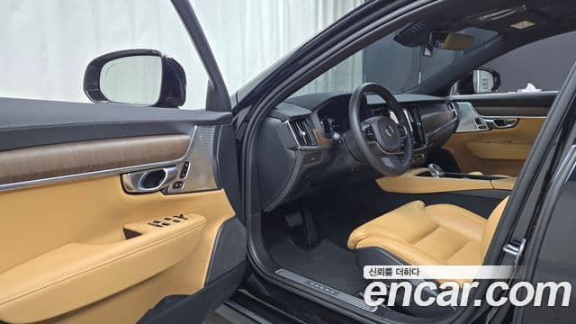 Volvo V90 Cross Country 2023 — фото 10 из 20