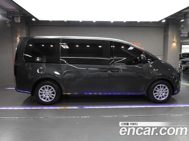 Hyundai Staria 2022 — ფოტო 2/20