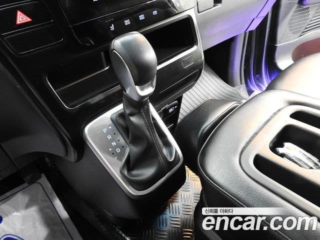 Hyundai Staria 2022 — ფოტო 6/20