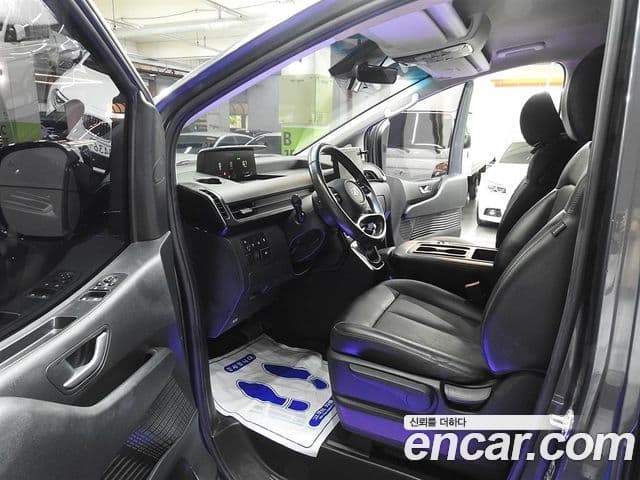 Hyundai Staria 2022 — ფოტო 9/20