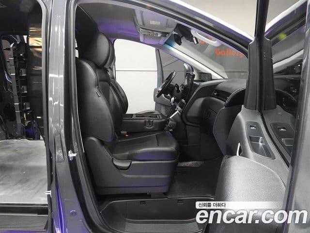 Hyundai Staria 2022 — ფოტო 13/20