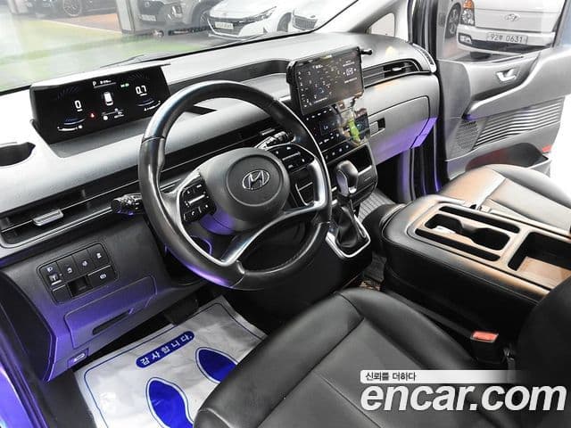 Hyundai Staria 2022 — ფოტო 17/20