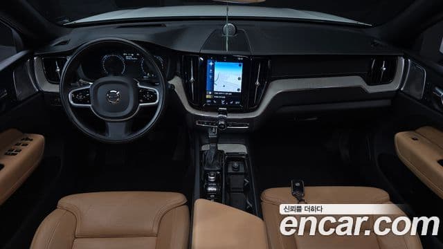 Volvo XC60 2019 — ფოტო 7/20