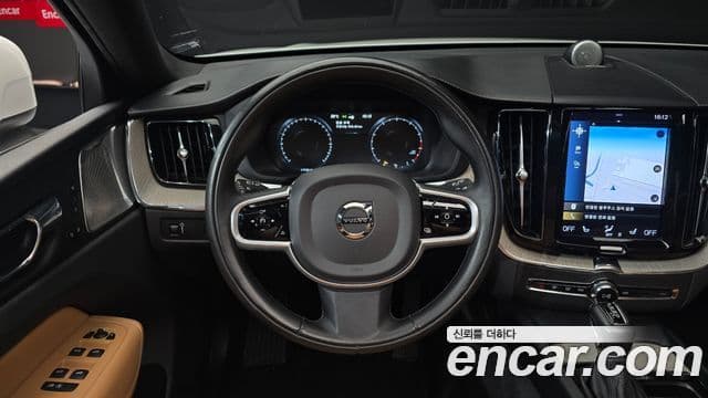 Volvo XC60 2019 — ფოტო 13/20